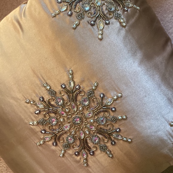 Pink satin beaded pillow - Picture 3 of 4